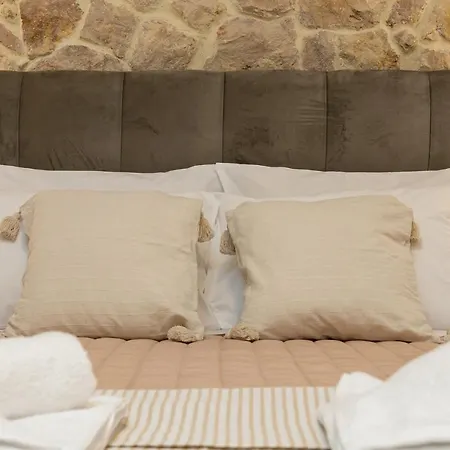 Casa Dionysia - New Lux 2br With Jacuzzi Near Maleme